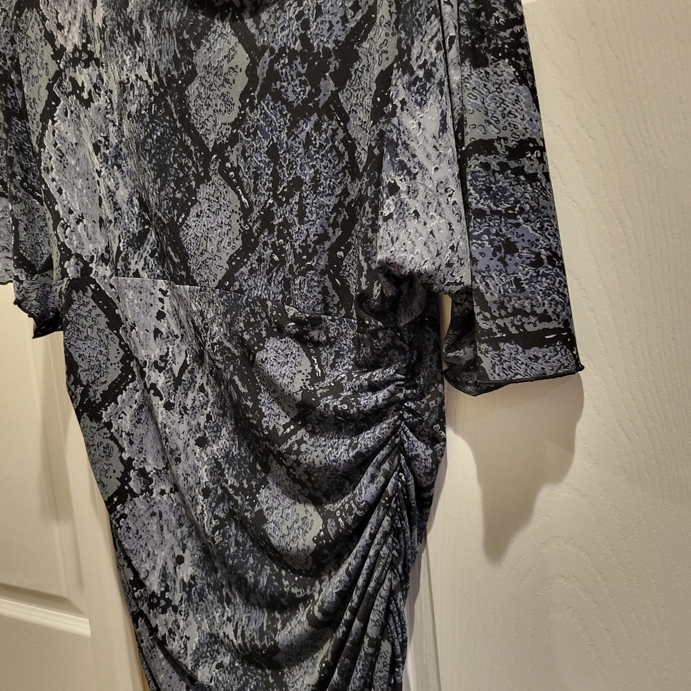 AB STUDIO BLOUSE SHORT SLV BOAT NECK GRAY/BLACK SNAKE PRINT ELASTIC SIDES TOP S - Picture 4 of 4
